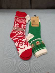 lot 3247 image: Holiday Cozy Cabin Socks Set