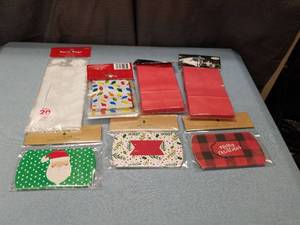 lot 3250 image: Holiday Gift Card Holder Collection