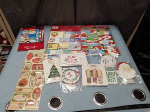 lot 3253 image: Christmas Gift Tag and Label Collection