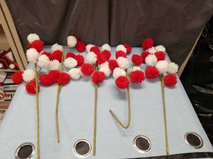 lot 3260 image: Handmade Yarn Pom Pom Flowers