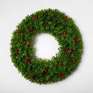 lot 3269 image: Wreath Boxwood and Red Berry - Lloyd & Hannah, Green