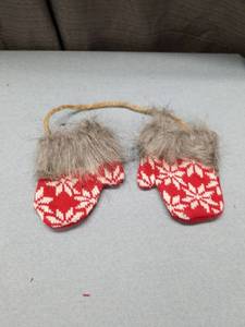 lot 3270 image: (4) Nordic Snowflake Mitten Ornament