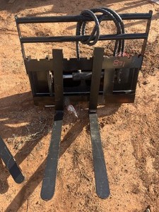 lot 1079N image: Unused Mini Skid Steer Hydraulic Adjustable Forks with Carriage