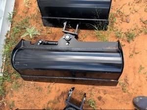 lot 1137N image: Unused 32 inch Hydraulic Tilting Smooth Bucket for Mini Excavator