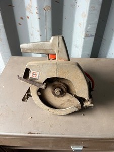 lot 1064N image: Black and Decker 7 14 Circular Saw