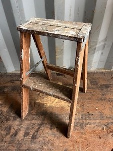 lot 1058N image: Small Wooden Step Stool