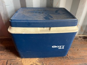 lot 1056N image: Gott 34 Blue and Red unbranded Ice Coolers - both in one lot