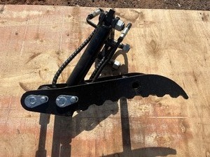 lot 1119N image: Unused Hydraulic Thumb for Mini Excavator