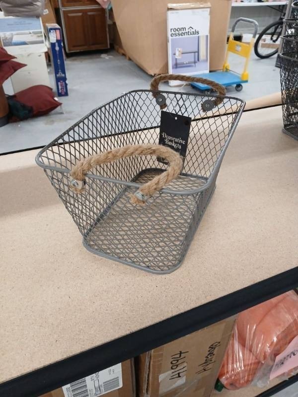 lot 40418 image: Gray Metal Mesh Storage Basket with Rope Handles 11 inches L x 7.5 inches W x 5.5 inches H - Retail $15