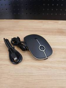 lot 42562 image: 2.4G Wireless Mouse - Retail $14