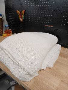 lot 42572 image: Threshold King Blanket - Retail $65