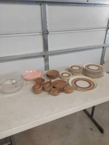 lot 3737 image: Mid-Century Melamine Dinnerware Set