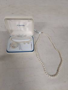 lot 3778 image: JCPenney 14k Pearl Jewelry Set with Box