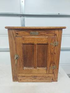 lot 3786 image: White Clad Oak Ice Box Style End Table