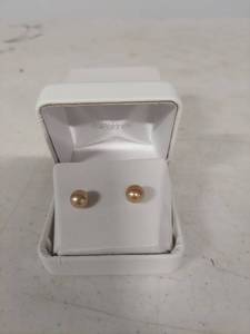 lot 3810 image: 14K Gold Pearl Stud Earrings