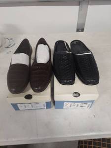 lot 3836 image: (2) St Johns Bay loafer and black mules size 7.5