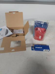 lot 3843 image: Olympus SZ-14 Digital Camera Bundle