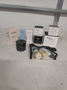lot 3853 image: Philosophy Skincare Collection Bundle
