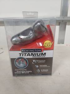 lot 3856 image: Remington Titanium Microflex Electric Shaver R-950