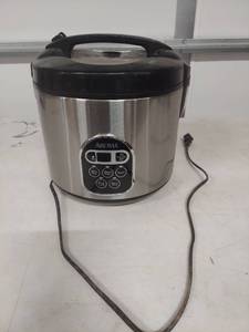 lot 3860 image: Aroma Digital Rice Cooker and Food Steamer