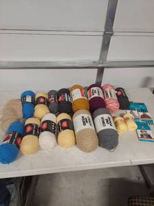 lot 3898 image: Super Saver Yarn Collection with Crochet Hooks