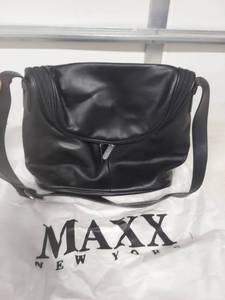 lot 3912 image: MAXX New York Black Leather Shoulder Bag