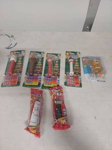 lot 3919 image: PEZ Holiday Candy Dispensers Collection