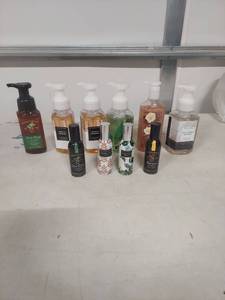 lot 3926 image: Bath & Body Works Mixed Hand Soap Collection