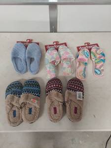 lot 3936 image: Dearfoams Mixed Lot Womens Slippers