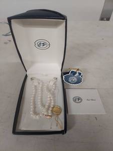 lot 3958 image: Pearl Cleane White Pearl Necklace
