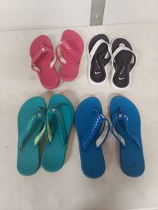 lot 3960 image: Nike flip flops size 8 and 9