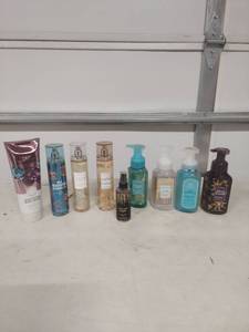 lot 3966 image: Bath & Body Works Winter Collection Bundle