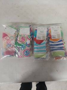 lot 3975 image: Little Miss Matched Peace Sign Socks - 3 Pack