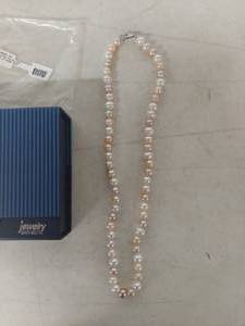 lot 3986 image: Cultured Pearl Necklace