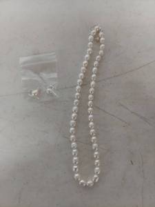 lot 4010 image: Cultured Pearl Necklace and Earring Set 18 in