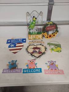 lot 4026 image: Decorative Welcome Sign Collection