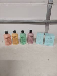 lot 4028 image: Philosophy Bath & Body Collection Set