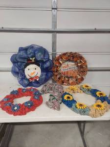 lot 4031 image: Holiday Mesh Wreath Collection