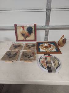 lot 4055 image: Rooster Kitchen Decor Collection