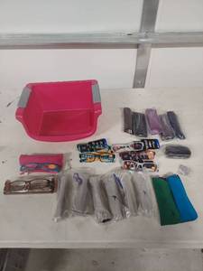 lot 4062 image: Fashion Reading Glasses Wholesale Lot with Cases