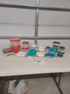 lot 4068 image: Food Storage Container Collection