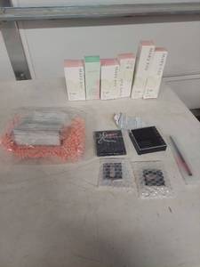 lot 4071 image: Mary Kay Beauty Product Collection Lot