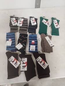 lot 4089 image: HUE Brand Mixed Lot Holiday Socks Collection