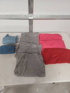 lot 4090 image: Bulk Lot of Basic T-Shirts 3XL