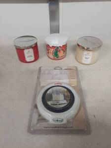 lot 4098 image: White Barn Candle Collection with Warmer