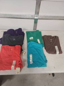 lot 4107 image: St Johns Bay & Fruit of the Loom T-Shirt Bundle - L and XL