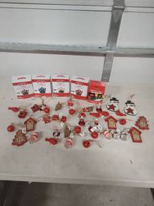 lot 4109 image: Holiday Decor Bundle - Mini Lights and Ornaments Set