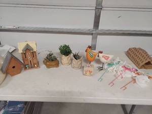 lot 4116 image: Country Garden Collection - Birdhouses, Planters and Decor Set