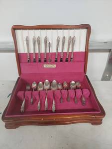 lot 1244 image: Community Silver Flatware Set with Storage Case