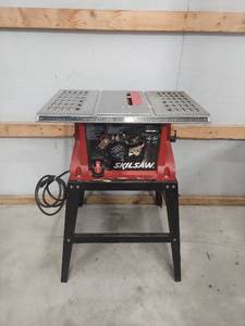 lot 1247 image: Skilsaw 3305 Table Saw with Stand